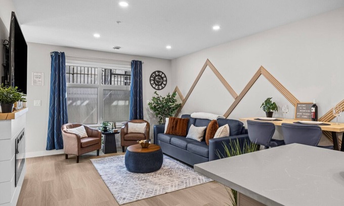 Harvie Heights Apartment | Mnt Peak Views | Steps to Banff Gate | Hot Tub