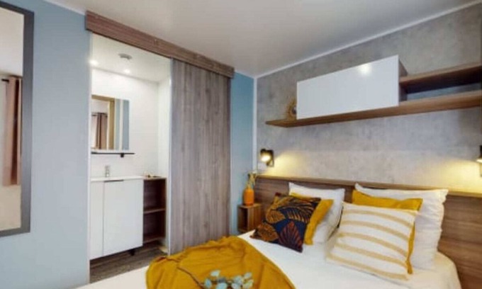 Gastes RV Rental | Mobile Home 'Gastes' with Shared Pool, Private Terrace and Air Conditioning