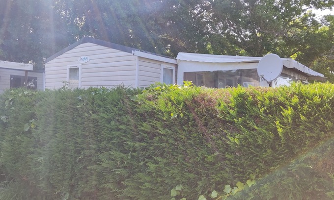 Aureilhan House | Mobile home in a shady campsite on the shores of Lake Aureilhan Camping Marvilla*