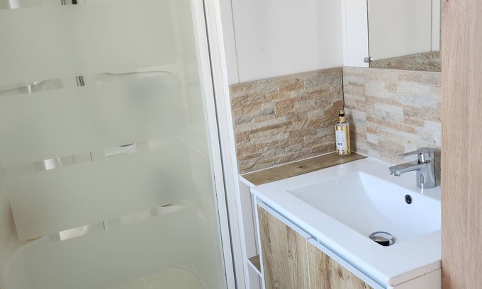 La Roque-d'Antheron House | Mobile home rental in the softness of provence