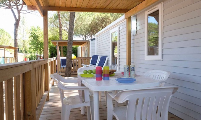 Mandrione House | Mobilehome with half-imagined wooden terrace