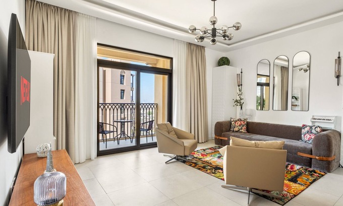 Umm Suqeim 3 Apartment | Modern 1 BD in Madinat Jumeirah Living