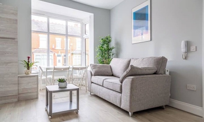 King's Heath Apartment | Modern 1 bed Apartment - Close to City Centre!