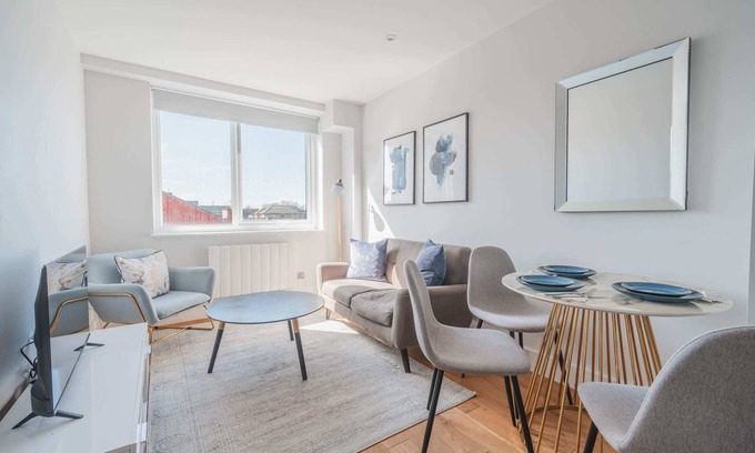 Eastleigh Apartment | Modern 1 Bedroom Apartment in Central Eastleigh