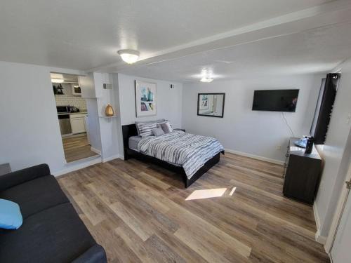 Marshall-Shadeland Apartment | Modern 1 BR Apt - Easy Parking 5 min from Downtown