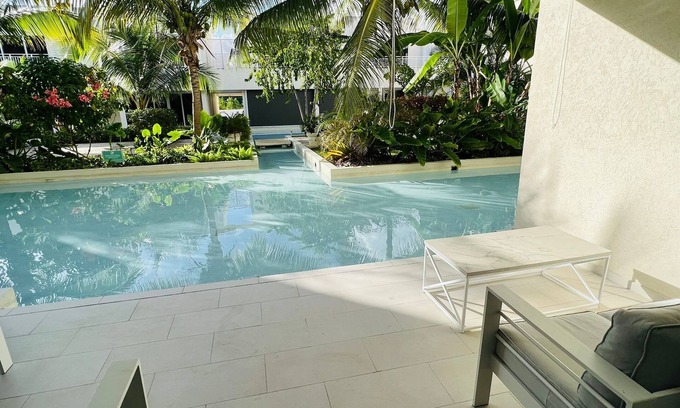 Christie Condo | Modern 1 BR KING Bed with Pool NR Beaches