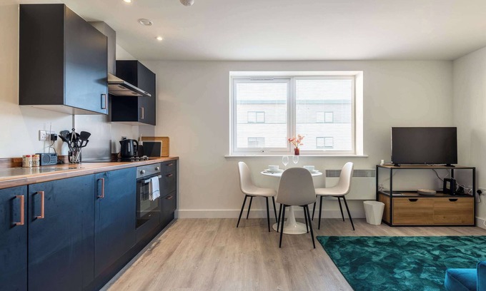 Eastleigh Apartment | Modern 1BED Apartment in Bradford