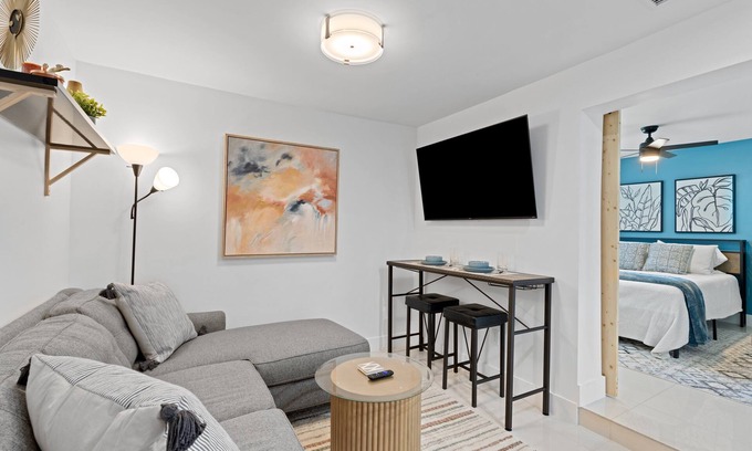 Pompano Beach House | Modern 1BR Retreat By The Beachn