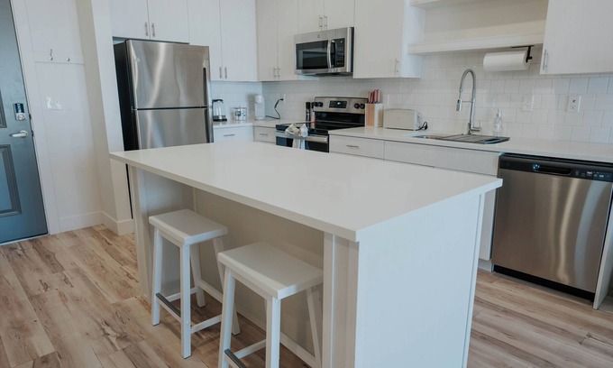 People's Freeway Apartment | Modern 1BR with Soul -Views, Wine & Wi-Fi