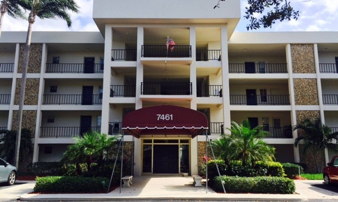 Braden River Condo | Modern 1st floor Condo with INCREDIBLE view of Palm Aire CC golf course!