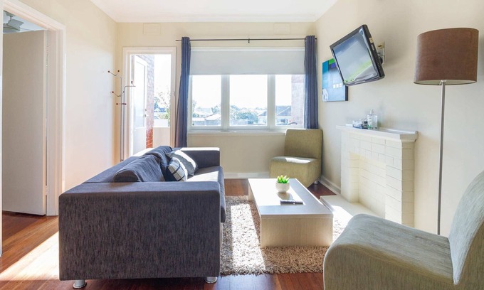 Perth Apartment | Modern 2 Bed 1 Bath Apartment Luxury Location