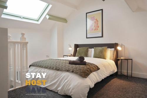 Hillsborough Apartment | Modern 2 Bed Apartment in Hillsborough with FREE Secure Parking - Hosted by Stay Host Save