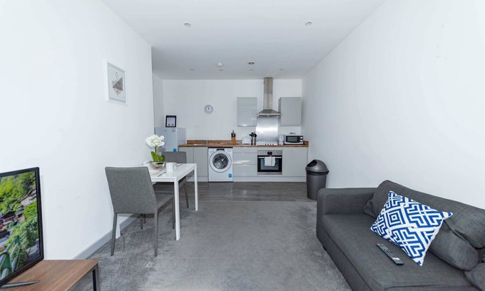 Blackburn Apartment | Modern 2 Bedroom Apartment in Blackburn