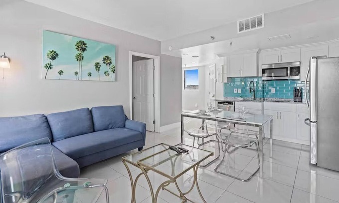 Florida Center Apartment | Modern 2-Bedroom Enclave Condo Retreat