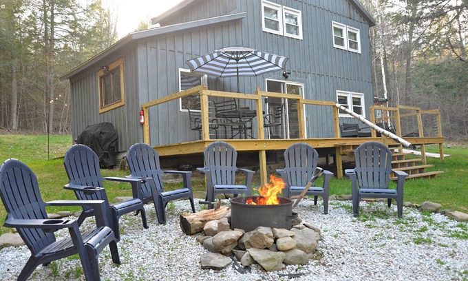 Gilboa House | Modern 2 bedroom, family-friendly house with 5 acres near pool, hiking + biking