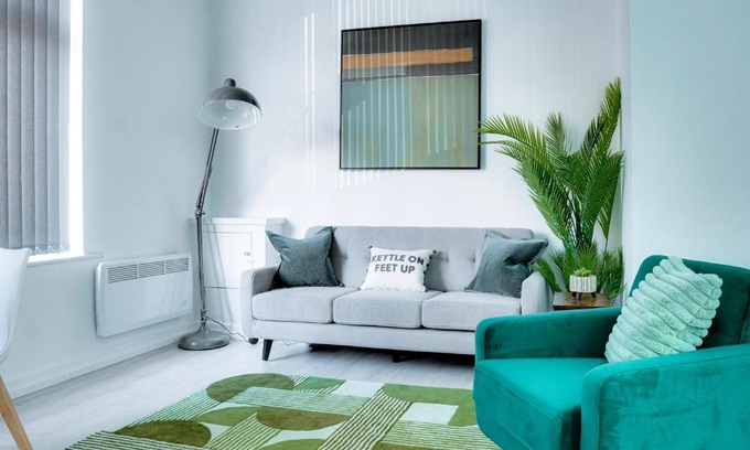 Birkenhead Apartment | Modern 2 bedroom flat - 15 minutes to Liverpool