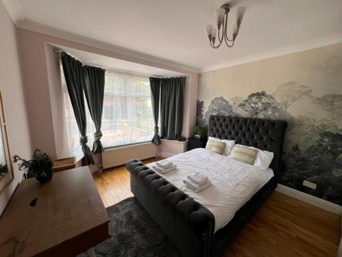 Cricklewood Apartment | Modern 2 Bedroom Gem With Private Garden