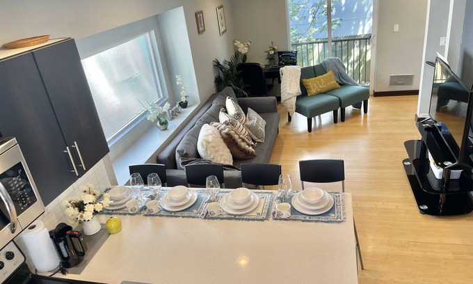 University District House | Modern 2-Bedroom Townhouse Near UW – North Seattle Home at 4212