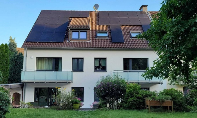 Frintrop Apartment | Modern 2-room apartment with balcony and garden view