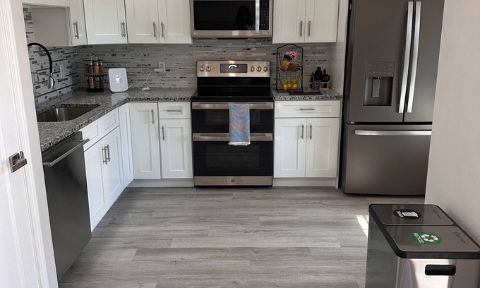 Indianapolis House | Modern 2BD/2BA Oasis 1 mile from Downtown with Hot Tub