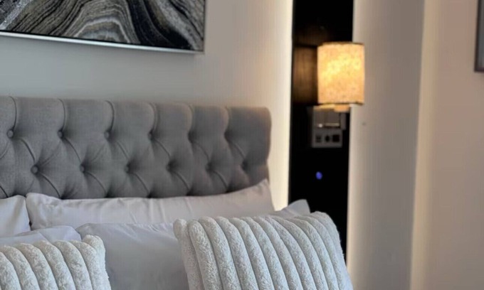 Manhattan Apartment | Modern 2BDR with fireplace & and Lounge