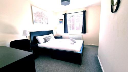 Stoke Gifford House | Modern 2Bed House, Free Parking, NR Parkway Station and UWE