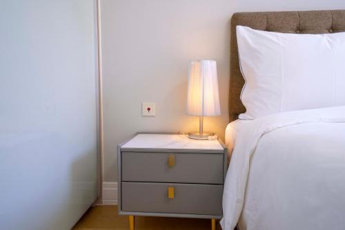 Xujiahui Apartment | Modern 2BR 1 Living Room Suite Near Xujiahui Metro