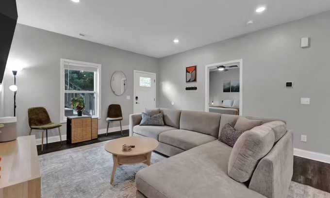 St. Joseph Apartment | Modern 2BR Apt, Pets + Laundry, Near Univ & Mosaic
