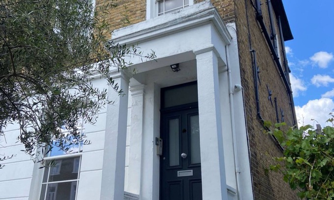 Cantelowes Apartment | Modern 2BR En-Suite Apt with Private Bathroom
