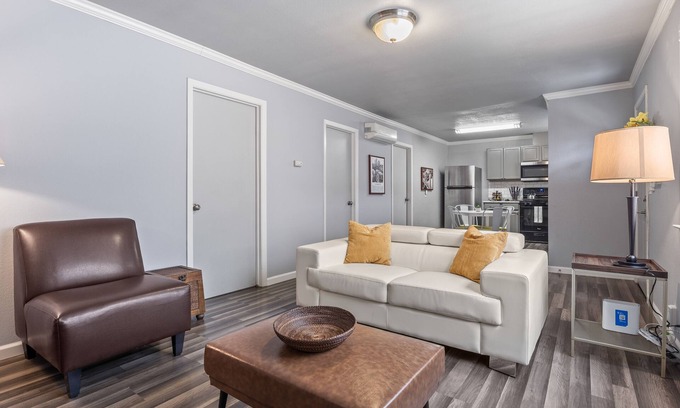 Sacramento Apartment | Modern 2BR in West Sac *5 Mins Downtown* w/Laundry