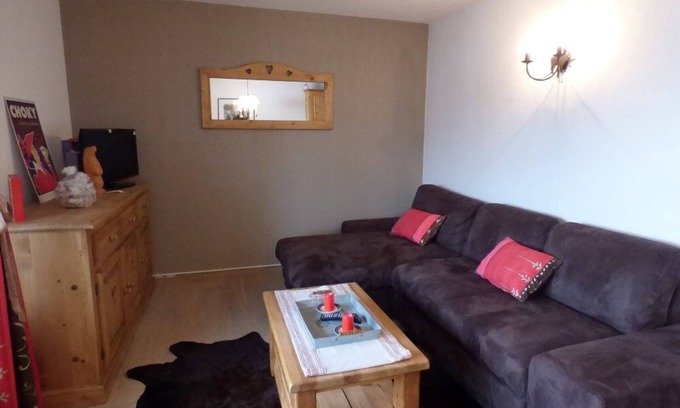Le Grand-Bornand Apartment | Modern 2BR + Mountain Alcove, 43m², Garage - Sleeps 6, Near Ski Slopes and Shops