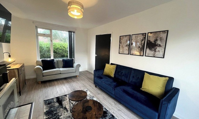 Cosham Apartment | Modern 3-Bed | Home Near QA Hospital | Sleeps 7