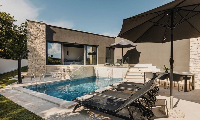 Valica Villa | Modern 3-BR villa for 6 with pool, surrounded by pine forest near beach