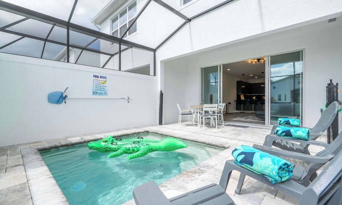 Four Corners House | Modern 3Bd Screened Pool at Serenity Resort 17322