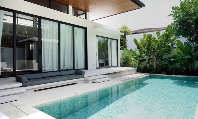 Si Sunthon House | Modern 3BR Loft II Villa Private Pool Botanica