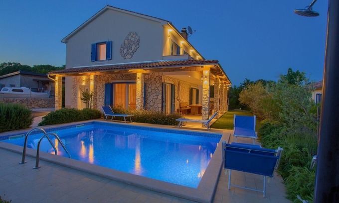 Milohnici Villa | Modern 4* villa with high-quality furnishings and private pool