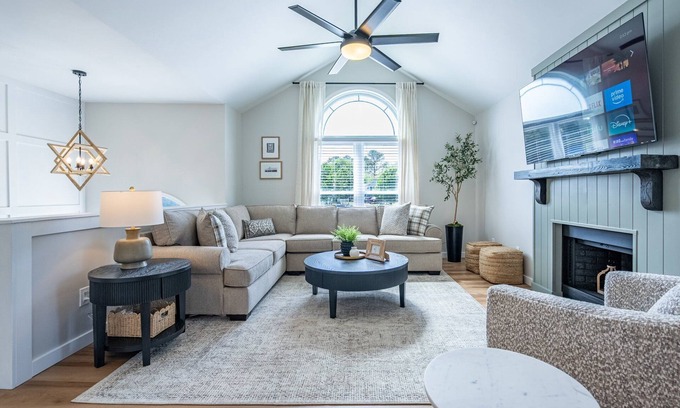 Cartersville House | Modern 4BR by Museums — 10% Week, 15% Month