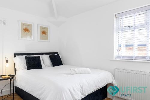 Woodthorpe Apartment | Modern 4BR House - Near City Hospital, Sherwood, Clinton Market, QMC & City Centre - Sleeps 8
