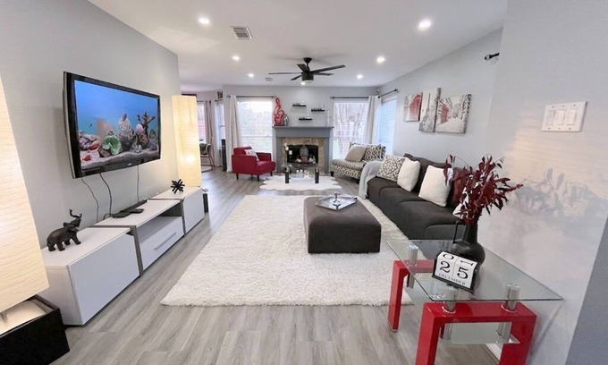 Sugar Land House | Modern 4BR Retreat Extended Stay Ideal. SW Houston