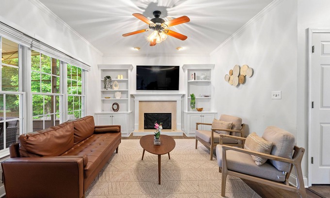 Lawrenceville House | 🌟 MODERN 5-BEDROOM🛏️, PERFECT FOR LARGE FAMILIES! SPACIOUS SUNROOM ☀️
