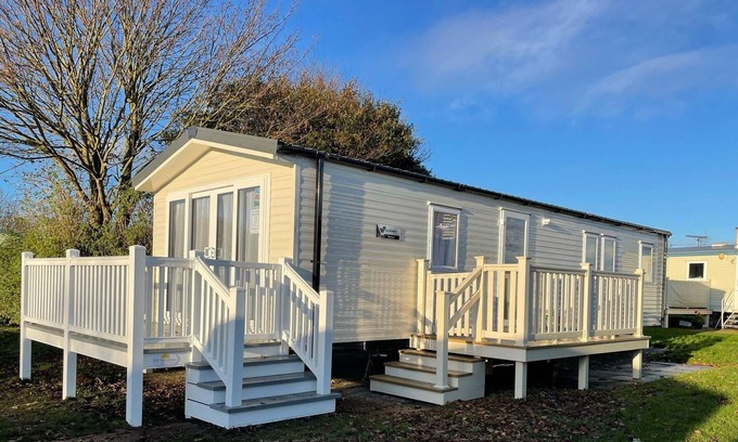Mappleton House | Modern 8 berth caravan with decking at Skipsea Sands in Yorkshire ref 41125WF