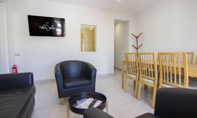 Triana Apartment | Modern 95m2 apartment in Triana by RentalSevilla