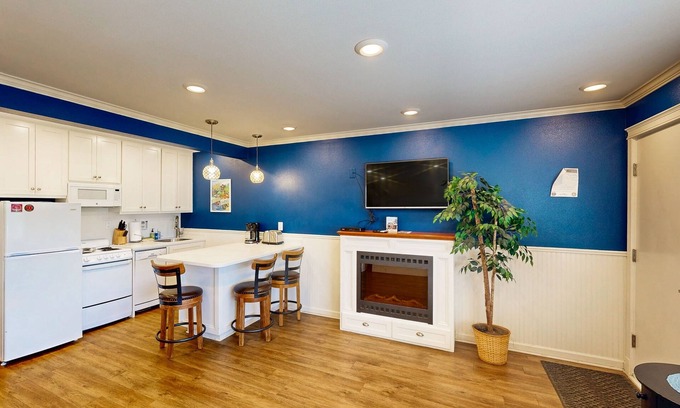 Neskowin Condo | Modern and Colorful Dog-Friendly Condo Right Next to Beach