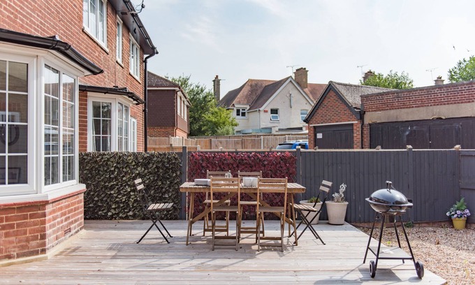 Sandwich House | Modern and comfortable holiday home, located in the charming historic town of Sandwich. Perfect for