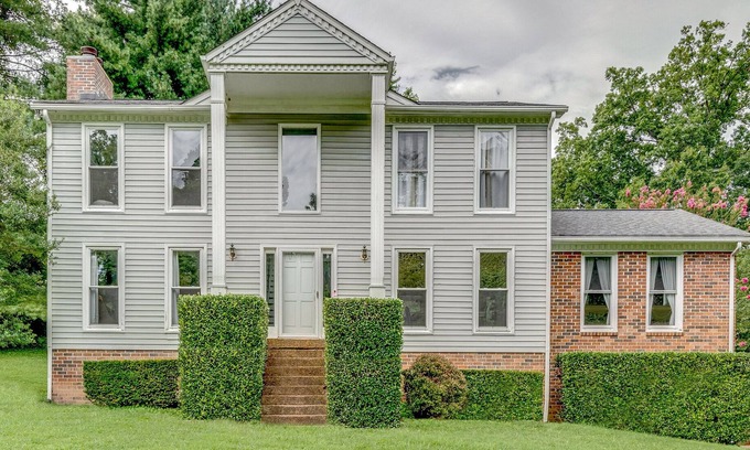 Brentwood House | Modern and Eclectic Getaway in Brentwood Tennessee