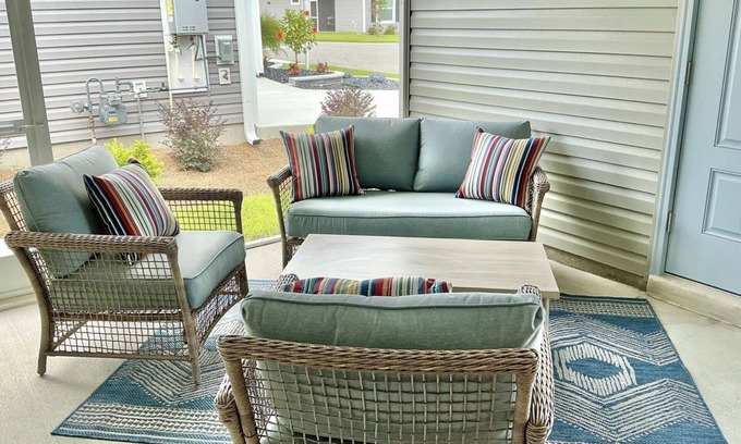 Sumter County Villa | Modern and NEW Villa, only 3 minute Golf Cart ride to EASTPORT in THE VILLAGES