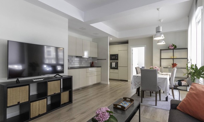 Indautxu Apartment | Modern and Spacious in the Centre