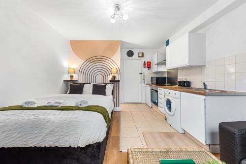 Brixton Apartment | Modern and Stylish Studio, Central Brixton Location, Secure Parking, Fast Wi-Fi