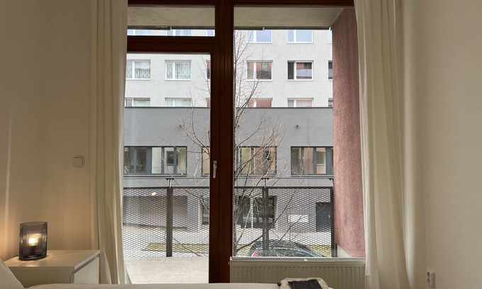 Zizkov Apartment | Modern apartment with balcony