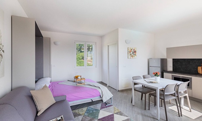 Soiano del Lago Apartment | Modern apartment with pool